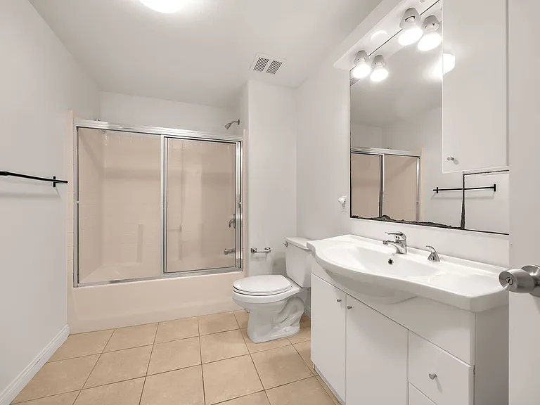 404 N Horne St N #D31 — Photo 15