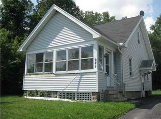 971 Thomas Ave, Rochester, NY 14617