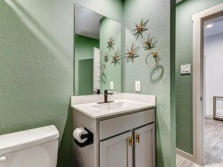 1731 William Scott St — Photo 10