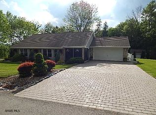 137 Woods Ln, Altoona, PA 16601