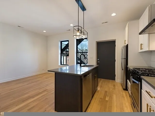 1244 W Huron St #1-C — Photo 4