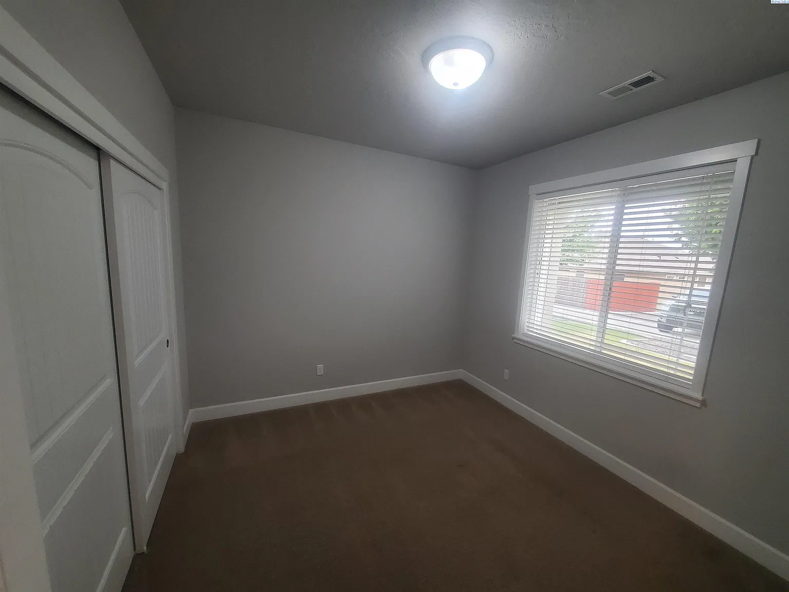 3 bed, 2.0 bath, 1330 sqft, $1,995 — Photo 4