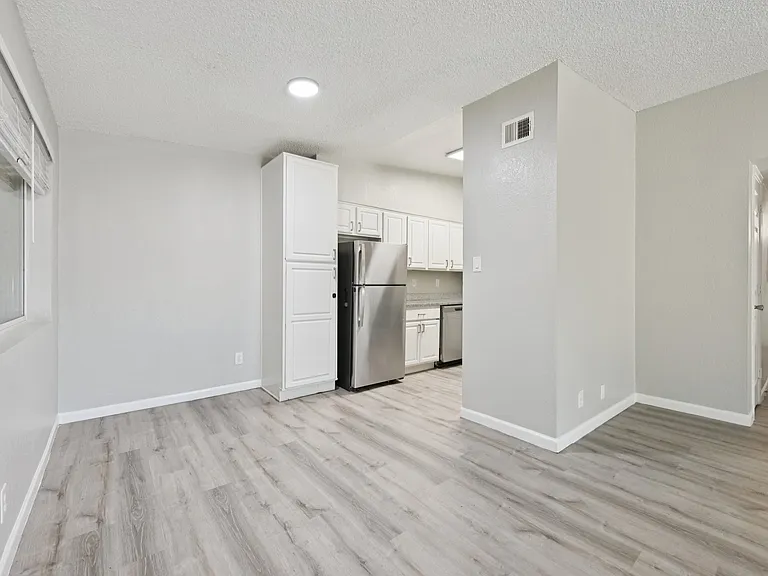 Cornell Apartments — Photo 25