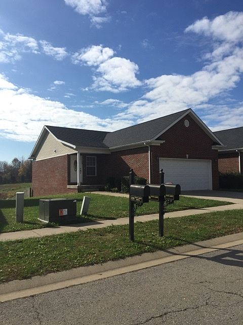 1st image of 128 Twin Lakes Dr