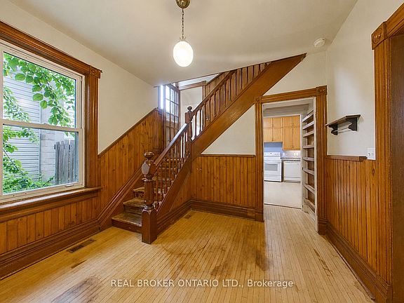 4th image of 104 Isla St