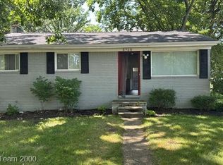 8768 Whitehorn St, Romulus, MI 48174