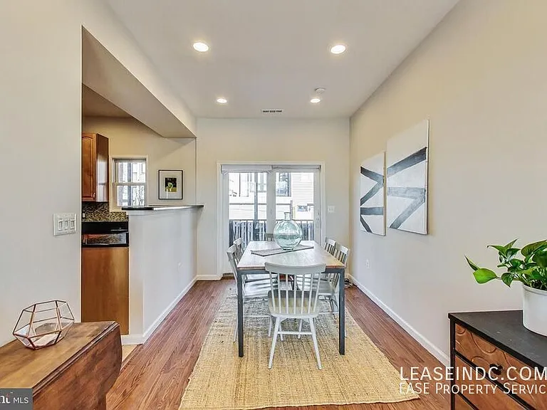 535 Gresham Pl NW — Photo 8