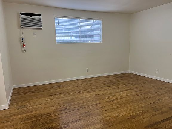 4th image of 12719 Oxnard St Back 1