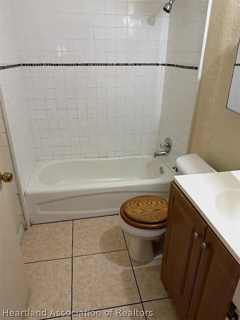 2 bed, 2.0 bath, 1050 sqft, $1,000 — Photo 4
