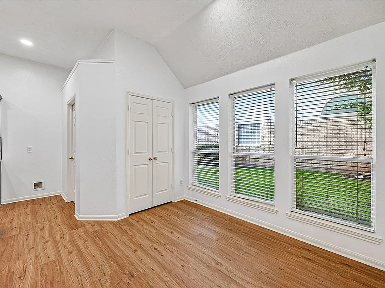 17303 Kenton Crossing Ln — Photo 20