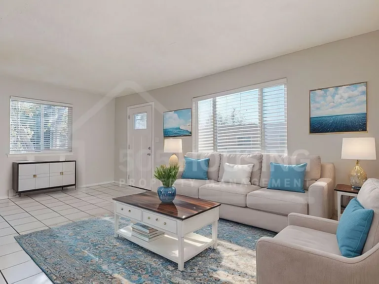 12013 Stilwell Pl NE — Photo 3