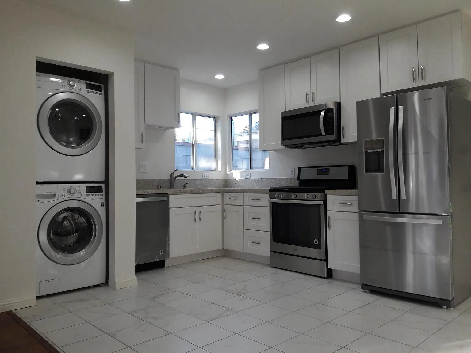 512 N Lucia Ave — Photo 4