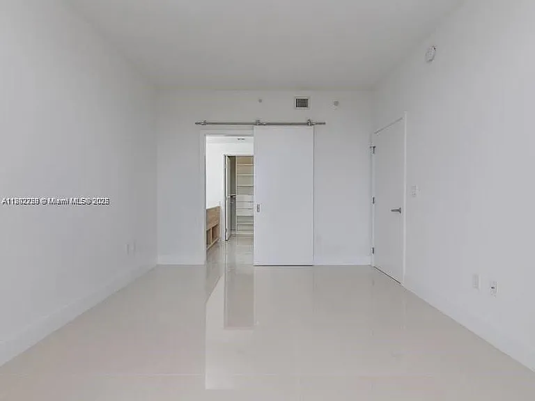16385 Biscayne Blvd #2103 — Photo 23