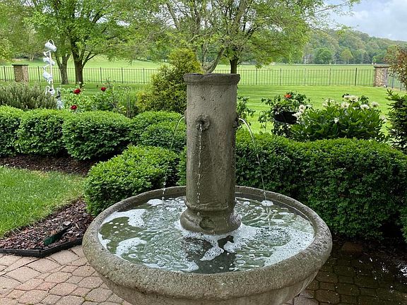 5th image of 220 Carreg Cain Dr