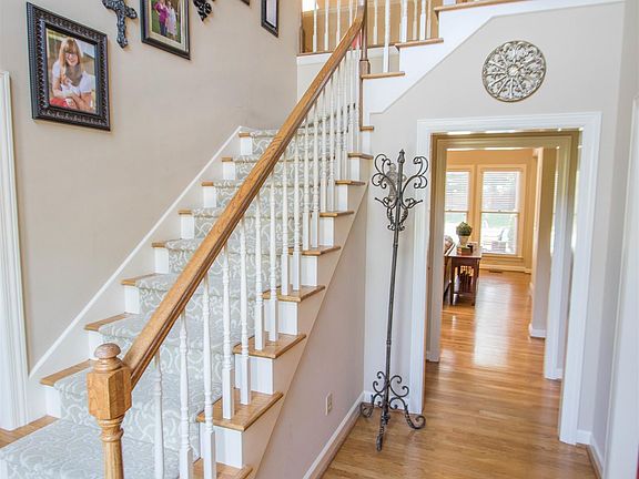 4th image of 186 Sturbridge Dr