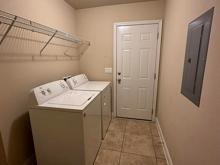 4700 Belvedere Cir — Photo 24