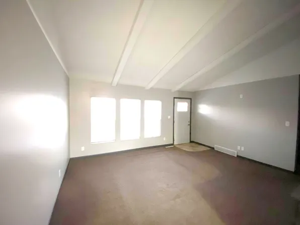 Hill Street ( Hill Street Townhomes) - 1111 - (middle unit), 1111 Hill St, Holdrege, NE 68949