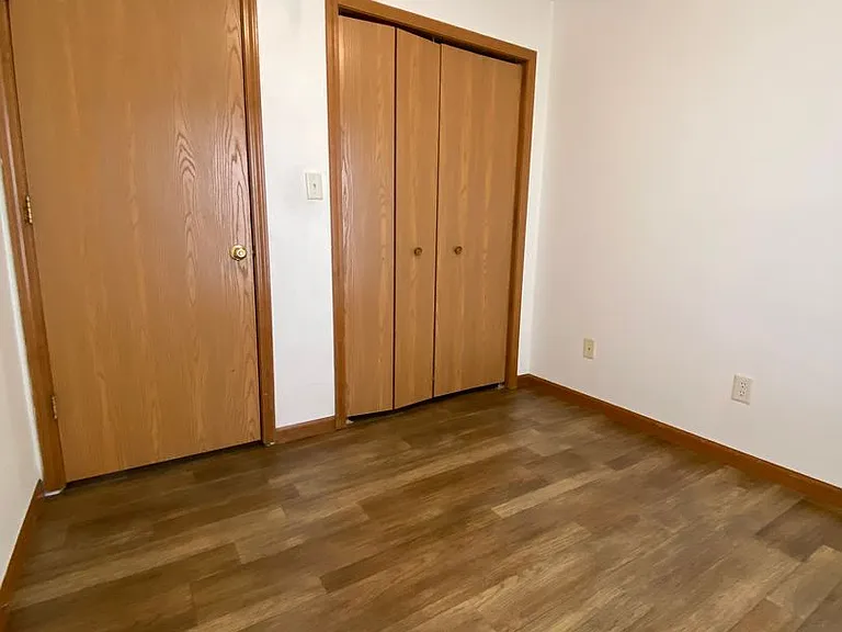 275 Woodridge Ct — Photo 41