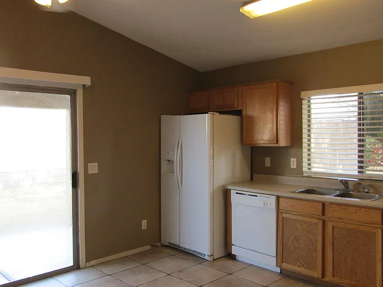 10946 E Carol Ave — Photo 4