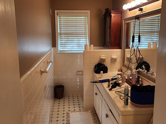 3rd image of 1412 Bariwood Dr