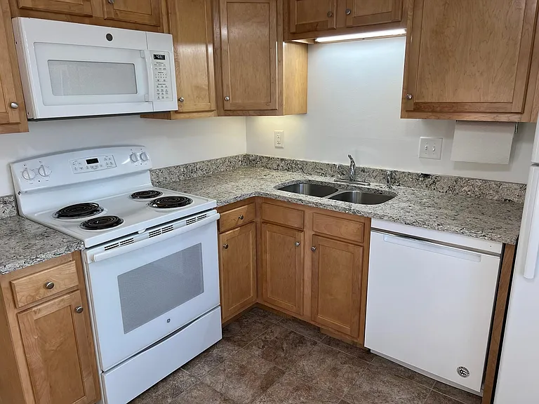 6710 S 83rd Ave #8 — Photo 4