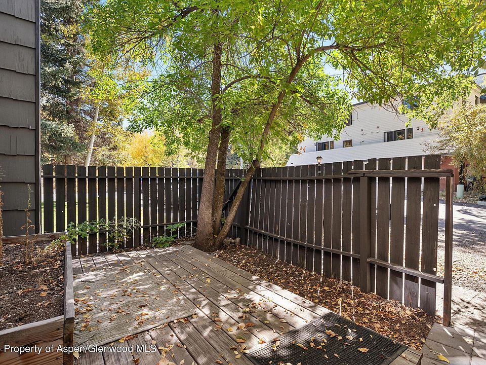 2nd image of 725 E Main St #101