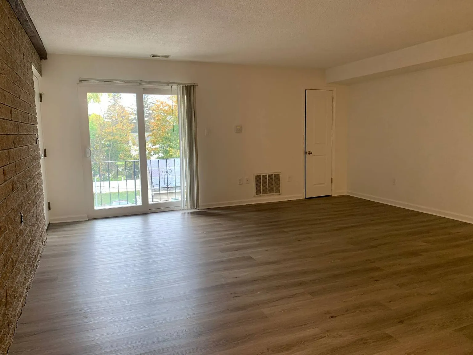 1 bed, 1.0 bath, $1,295 — Photo 4