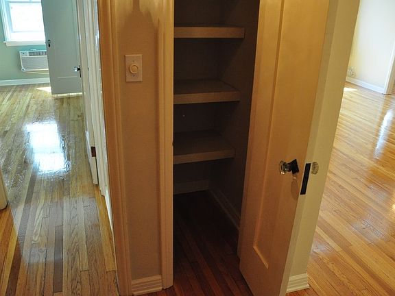 5th image of 431 N Sycamore Ave APT 101