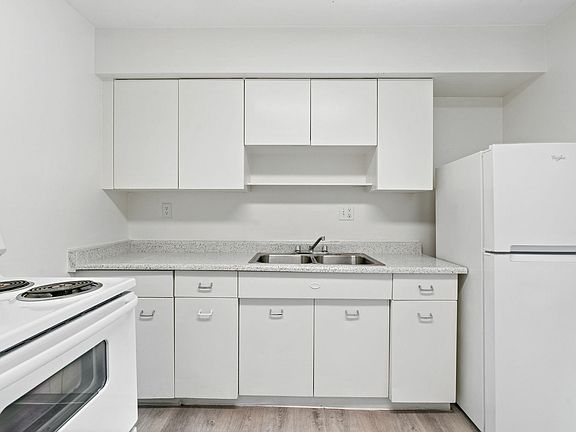 KingswayApartments-CopyrightEdgarLara2021(25of30)