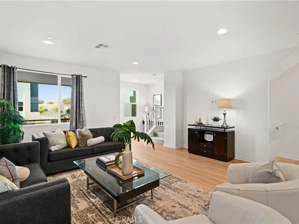 902 E 3rd St, Santa Ana, CA 92701