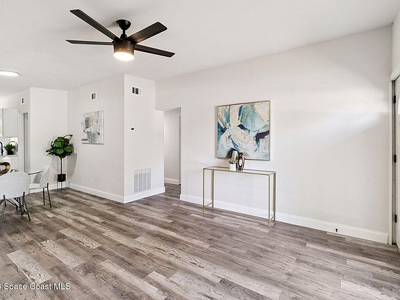 4th image of 1465 Hillcrest Dr