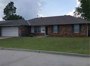 205 NE 21st St, Moore, OK 73160