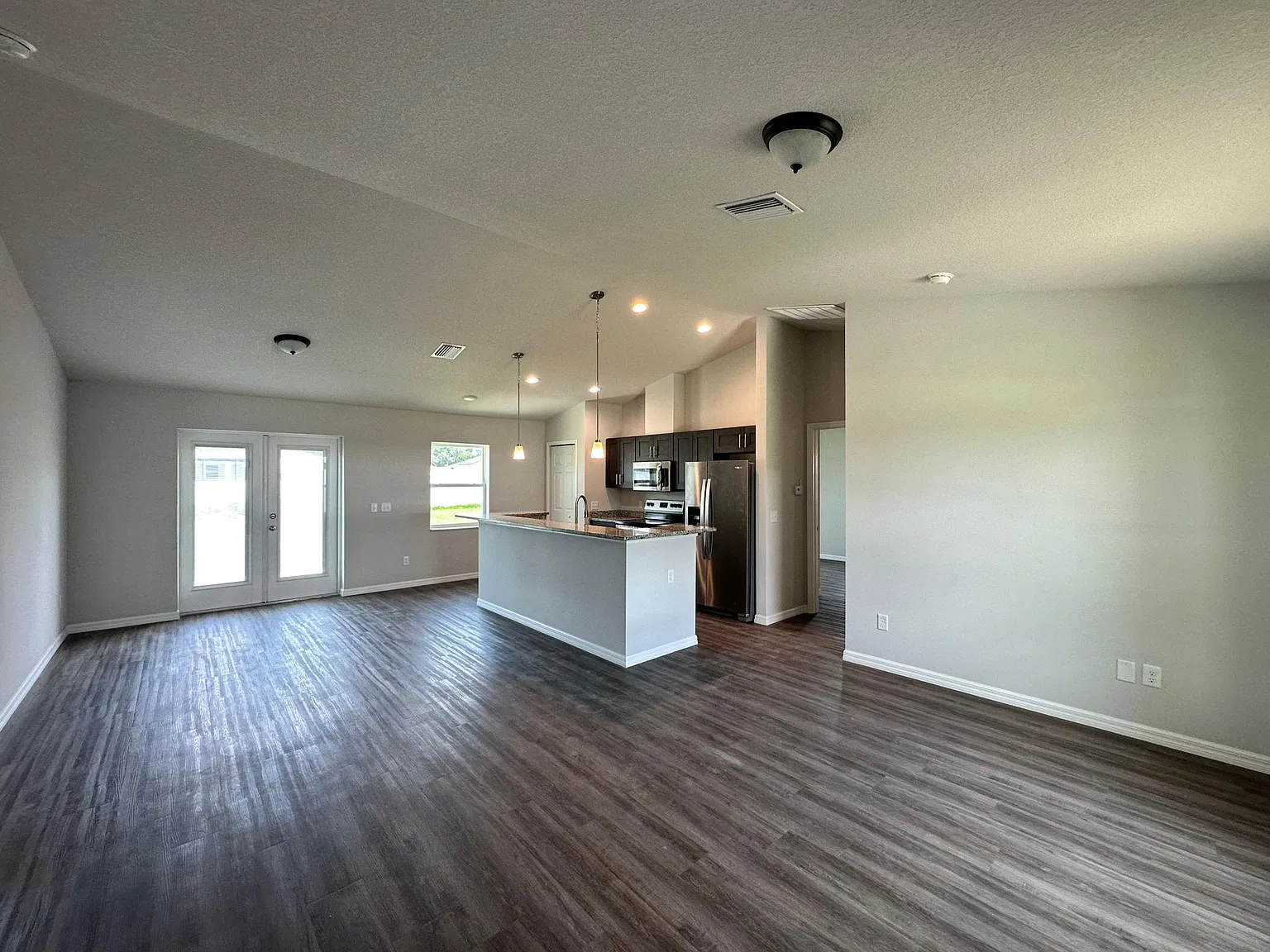 3 bed, 1239 sqft, $1,800 — Photo 4