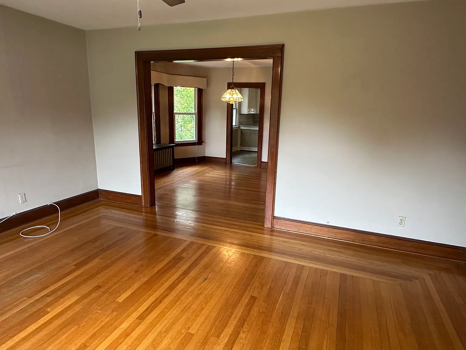 2 bed, 1000 sqft, $1,900 — Photo 1