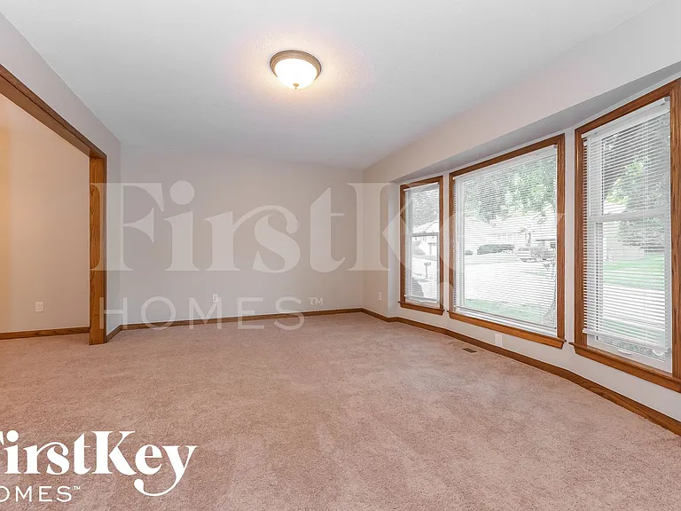 5817 N Indiana Ave — Photo 3