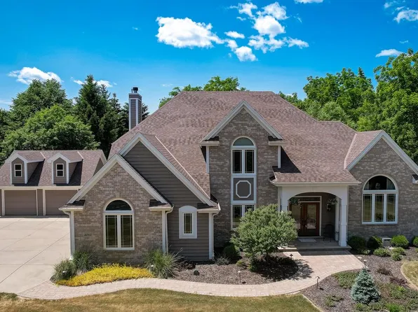 3785 South Cari Adam DRIVE, New Berlin, WI 53146