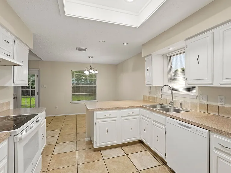 423 Pickford Dr — Photo 11