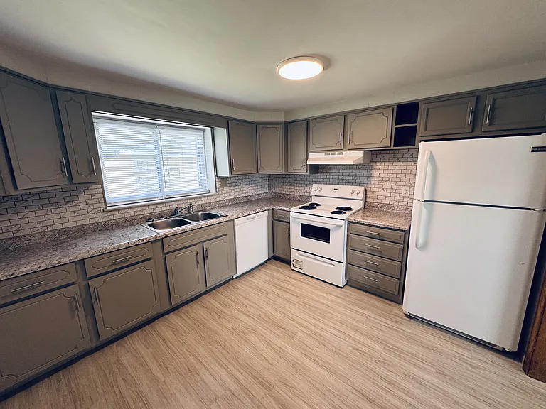 1393 Saratoga Ave — Photo 3