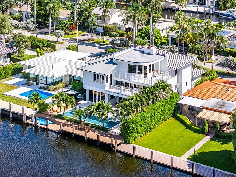 The perfect balance of privacy and accessibility, with a waterfront location that's second to none.