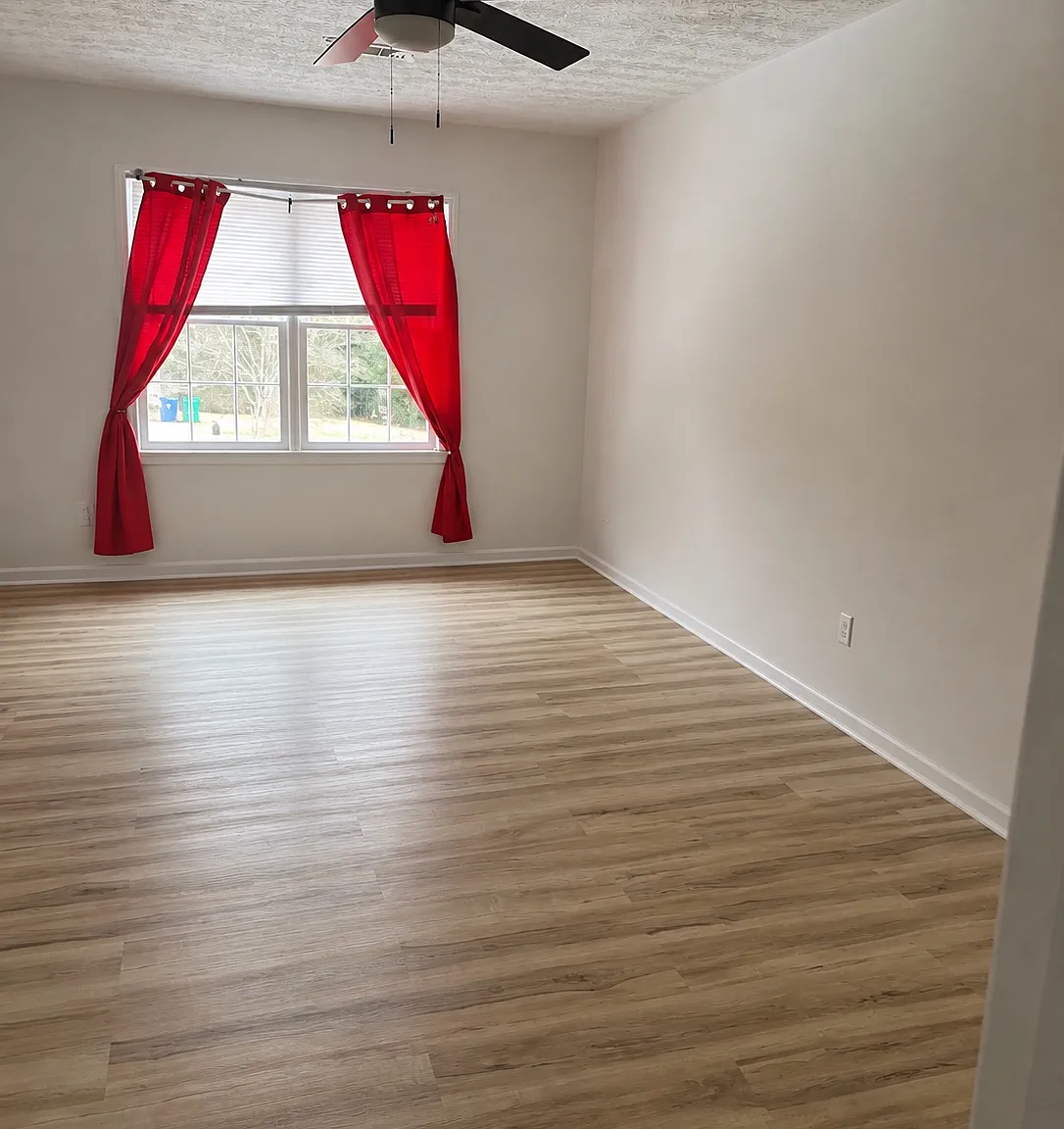 5 bed, 2228 sqft, $800 — Photo 1