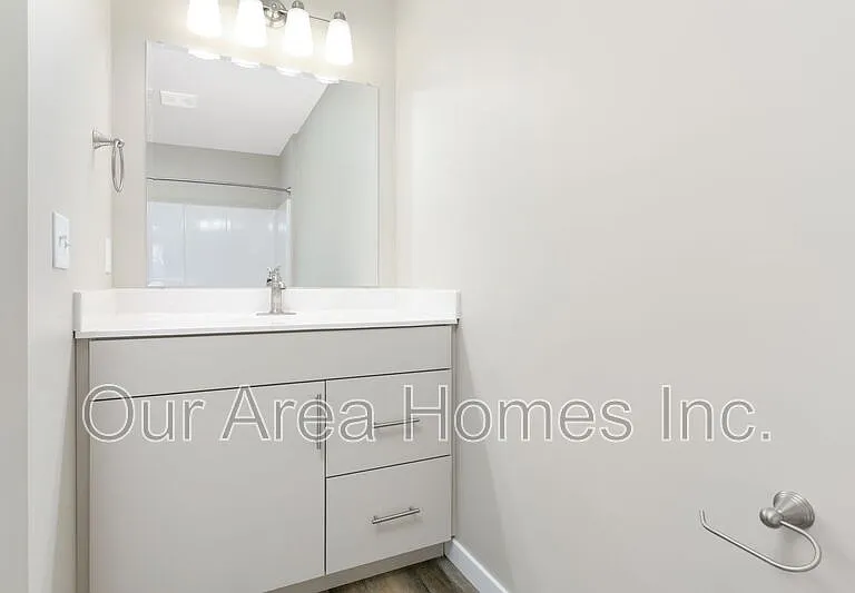 6020 Manchester Ave NE — Photo 11
