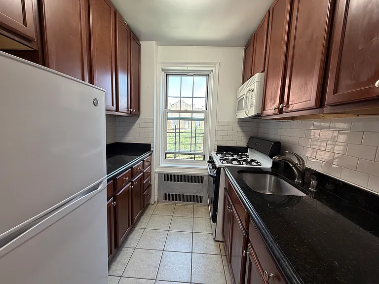 35-30 81st St #6P — Photo 5