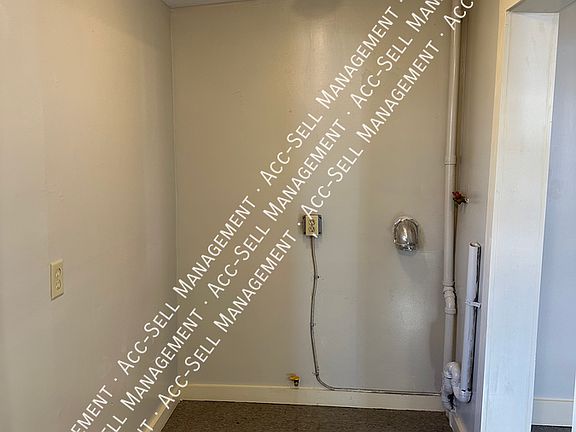 4th image of 110 Deloney Ave SW