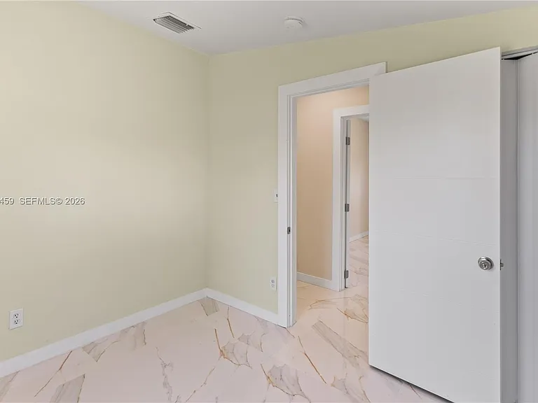 21330 NE 26th Ave — Photo 40