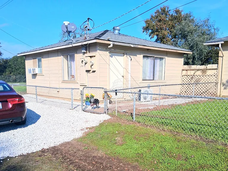 590 1/2 Rio Vista Ave — Photo 2