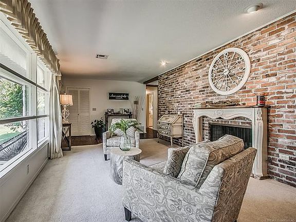 4th image of 938 SE Greystone Pl