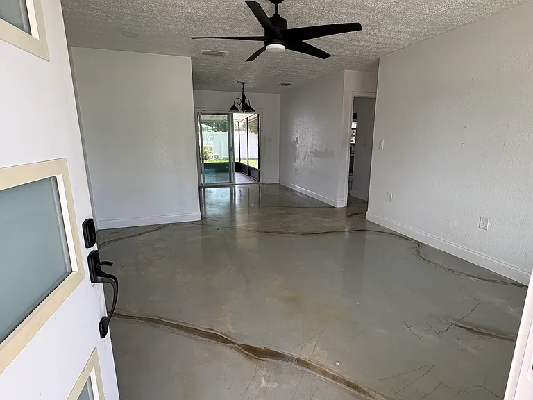 6501 Sawyer Ct — Photo 2