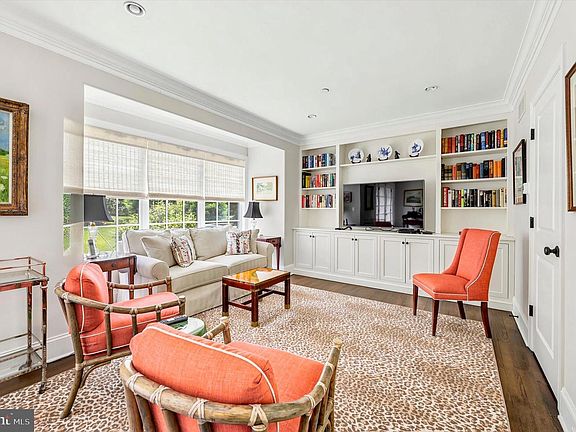 3rd image of 11 Overlea Way