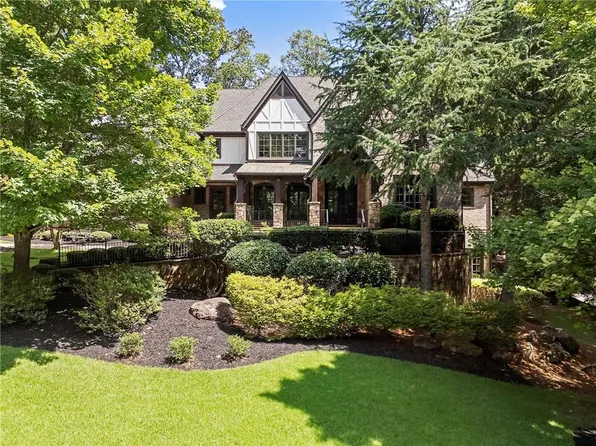 989 Middle Fork Trl, Suwanee, GA 30024
