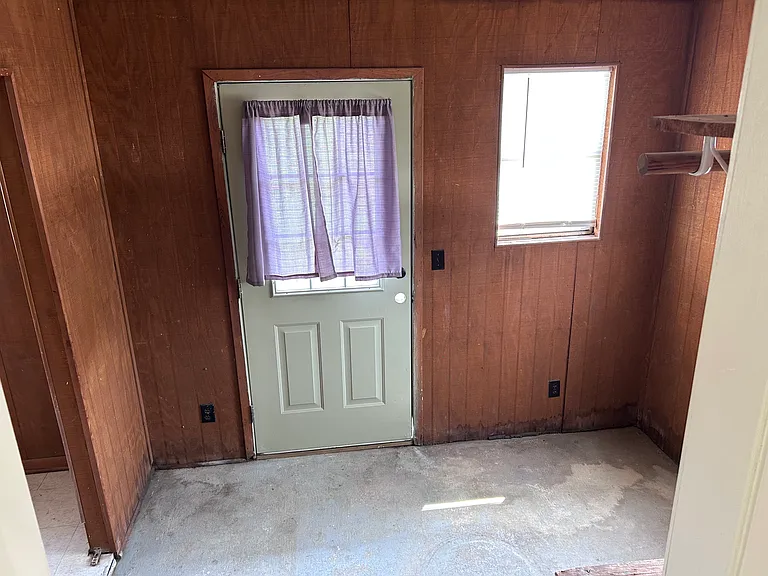 8949 El Paso Ave — Photo 3